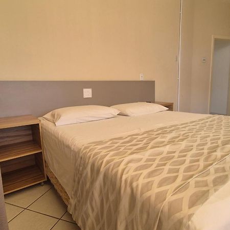 Realminas Hotel E Restaurante Говернадор-Валадарис Экстерьер фото
